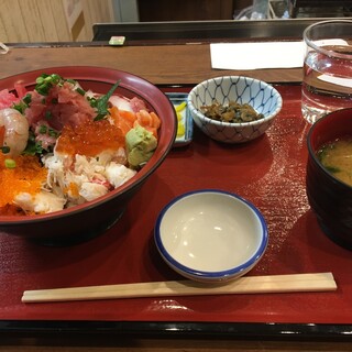 豊洲でおすすめの美味しい海鮮丼をご紹介 食べログ 豊洲でおすすめの美味しい海鮮丼をご紹介 食べログ
