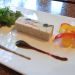 手打ち蕎麦とフレンチの やな木 - ＜2012年8月＞オリーブと椎茸、鶏ミンチのテリーヌ、赤紫蘇と黒オリーブのソース