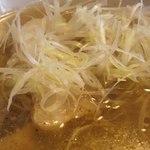 アイバンラーメン - 透き通るスープに白髪ネギ