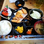 恵美須商店 - 串揚げ定食+ちょこっとお刺身+生卵