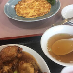 慶華楼 - スープと海老と玉子の炒めも美味しかったです。