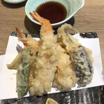 Sushi Tsukiji Nihonkai - 天ぷら盛り合わせ１０７８円。海老×２、白身の海苔巻きなど。美味しい天ぷらです(^｡^)