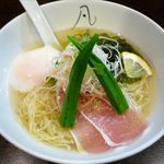 札幌 凡の風 - 冷たい塩らーめんのアップ