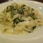 PASTAVOLA - ホタテとモロヘイヤのクリームフィットチーネ