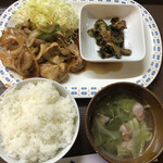 居喰処 光 - 2021/02/02
      本日のランチ 焼肉定食 500円