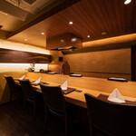 Roppongi SuZuNa - 【カウンター個室】お客様だけの天ぷらを目の前で揚げる