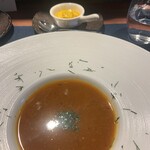 Restaurant Pétillant - スープ：スープ・ド・ポワソン とても美味しい！びっくり。大好きなんです。魚介の旨みがたっぷり詰まっていました。 ルイユソース ？を添えて味変。これも好きな食べ方。 私は、香草はいらないかな。スープ・ド・ポワソンが美味しすぎるから。