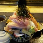 江戸富士 - まぐろトロ海鮮丼2500円(税込)
