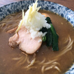 ラーメン イッケン - 円すい形に積み上げられた白ネギが美しい！ボケボケ。