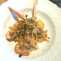 La Brianza - 手長エビのトマトクリームソースたぶんリングイネ。カニの旨みが存分にソースに出ていておいしい。隅々まで殻から身を取り出して、楽しみました～