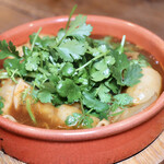 餃子とスパークリング バブルス - パクチー炊き餃子