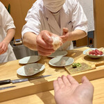 小松 弥助 - イカ♡手渡し♡