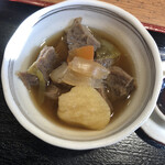 もつ焼 坊っちゃん 船橋本店 - 肉じゃが、肉はもつ