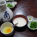 Nanshi Sarasoba - 大徳利（とっくり）に入った出汁、山芋と玉子、薬味