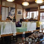 Nanshi Sarasoba - 店内は歴史ある、というより食堂のような雰囲気