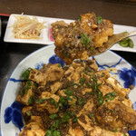 中華 虎楼 - 外カリッと、中ジューシーな牡蠣入りの麻婆豆腐