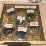 フランス料理 タンモア - ハーブティ種類いっぱいで迷う