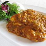 四川飯店 - 四川飯店伝統のエビのチリソース　蒸しパン添え