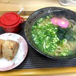 はなちゃんうどん  - かけてうどんとかしわおにぎり一皿　（480円）