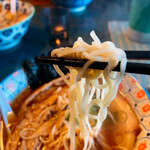 自家製麺 カミカゼ - 醤油ラーメン ¥750
            ストレート細麺