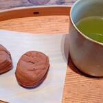 とらや工房 - 人形焼 + 煎茶 600円税込