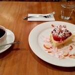 リーウェイ カフェ - ケーキセット(レアチーズケーキ+ホットコーヒー) 税込900円
