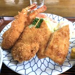 新川食堂 - エビフライ2本、アジフライ、串カツ