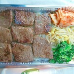 焼肉こぶた - タレはあっさりした味わい
            キムチやナムルもいい塩梅