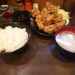 名物すた丼の店 - すたみな唐揚げ定食(超鬼盛り)