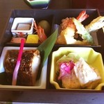 Nagamegawa Pontochou Hana - 眺河 京点心 ¥3675ーのメイン弁当