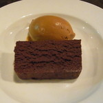 ビストロヤナギハラ - ショコラのテリーヌとキャラメルアイス