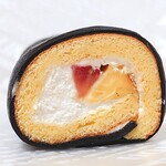 パステルデザート - 恵方ロール(540円/税込)
            ココア風味のクレープ生地
            スポンジで苺とカスタードを巻いてあります。