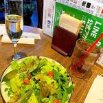 SALVATORE CUOMO & BAR - ②のサラダとドリンク