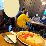 SALVATORE CUOMO & BAR - ④人と比較してこの大きさ