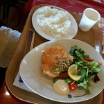 センターハウスレストラン - サーモンフライでランチ