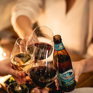 厳選した多数のナチュラルワインやクラフトビールも。