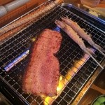 大阪料理 かわち乃酒場 - 頭からがぶりのエビと厚切りベーコン