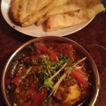 インディアンレストラン アールティ - ポークスペアリブカレー、チーズナン