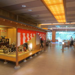 宿屋伝七 - 広々としたロビー