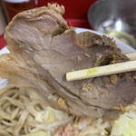 ラーメン二郎 - タレのお風呂上がりの豚ちゃん