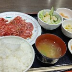 Toukyou Tareyakiniku Daitouen - 定食のセット