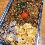 Dameya Kare - たっぷりなキーマに副菜はキャベツのクミン炒め卵とじと豚肉の炒め物付き♪