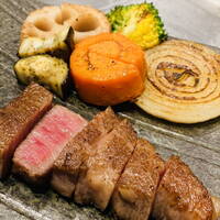 特選黒毛和牛の炙りからデザートまで満喫する『特選黒毛和牛ランチ』