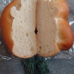 西村製パン - 米粉のパン100円　断面