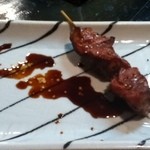 もつ焼き じんちゃん - プリプリのハツ。噛むとシャキッと音がしそうです。