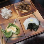 宿屋伝七 - 銘々（烏賊そうめん、わらびの胡桃和え、しらすおろし、胡桃の佃煮）