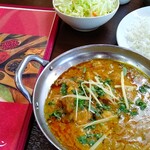 Handi レストラン - チキンとひよこ豆のカレー バスマティライス少なめでお願いしたのですが結構食べ応えありました