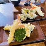 そば草香 - 立派な天麩羅なのよぉ〜✨