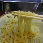 大勝軒 しのや - 湯気がでている麺