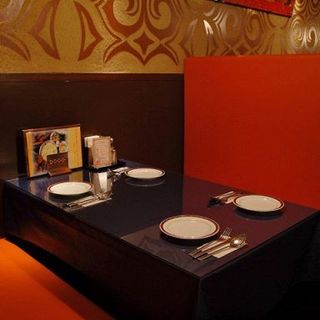 オレンジ色がかわいい♪くつろげる空間でお食事をお楽しみ下さい。
